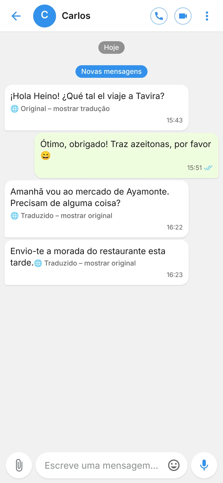 Conversa com mensagens traduzidas e o original visível